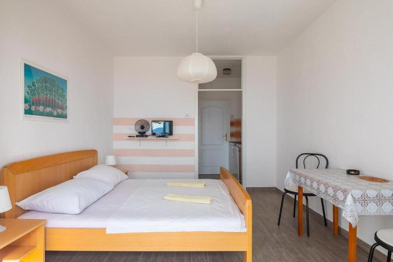 Apartments Roza Omiš Exteriör bild